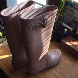 Raining boots size 8.5